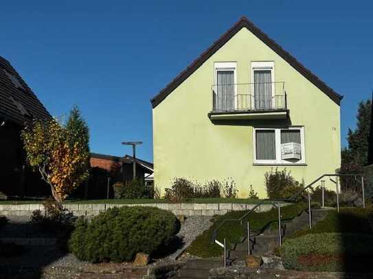 Freistehendes Einfamilienhaus mit schönem Garten in ruhiger Lage