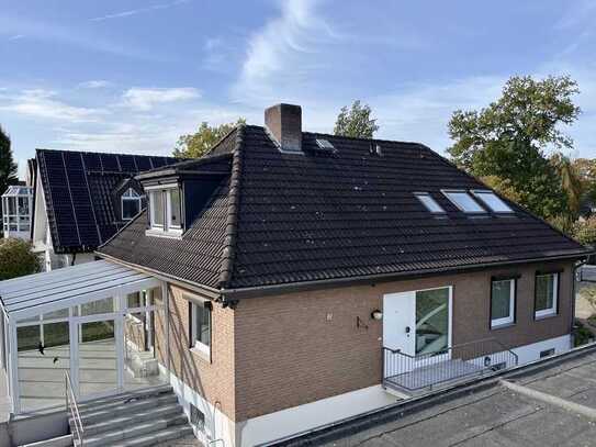 Freistehendes Einfamilienhaus mit Vollkeller inkl. Garage auf einem großen, sonnigen Grundstück