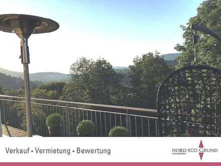 Exclusive Maisonette-WHG. 220 m² Wohnfläche. Terrasse, Garten. Carport/Garage