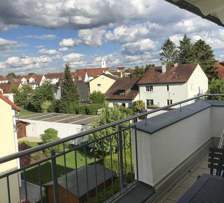 Exklusive, gepflegte 3-Zimmer-DG-Wohnung mit Balkon und EBK in Ingolstadt