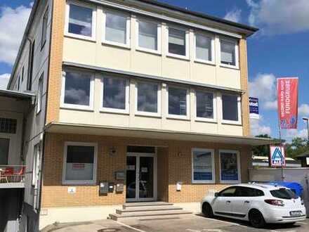 RENOVIERTE BÜRO- / oder PRAXISRÄUME in zentrumsnaher Lage