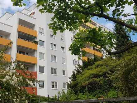 Von Privat! Großzügige 3-Zi.-Wohnung mit EBK und 2 Balkonen in Maintal