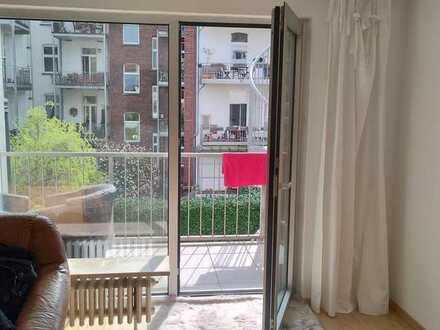 Gemütliche Pendler-Wohnung mit Balkon und EBK in Düsseldorf