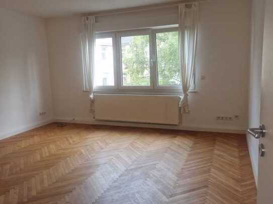 Stilvolle 1-Zimmer-Wohnung mit Einbauküche und Balkon in Frankfurt Bockenheim