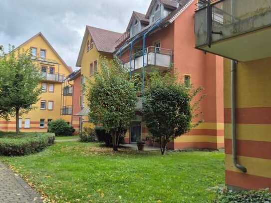 Privat: "Wohnresidenz am Bahnhof" - helle Stadtwohnung mit Balkon, neuer EBK und Aufzug