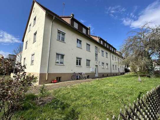 Kernsanierte 3-Raum-Erdgeschosswohnung mit gehobener Innenausstattung und EBK in Leonberg