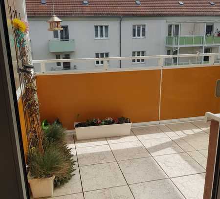 Höll-Immobilien verkauft: 3-Zimmerwohnung mit großem Balkon in ruhiger Lage im Süden von Halle