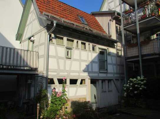 Geschmackvolle 3-Raum-Wohnung mit Balkon und EBK in Gerlingen