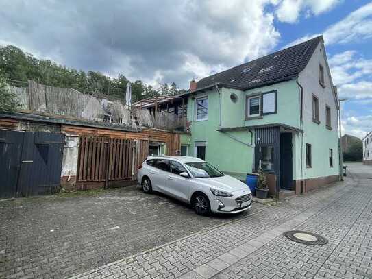 Teilrenoviertes Einfamilienhaus in ruhiger Lage