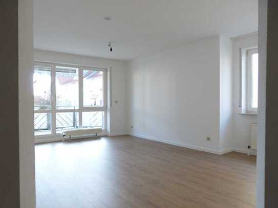 Helle 4 ½ Zimmer Wohnung mit sonnigem Balkon und Einbauküche in Marbach am Neckar