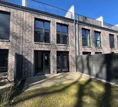Neubau, kfw 55-Standard: 4-Zimmer Reihenhaus mit Dachterrasse und Garten unweit von Stade!