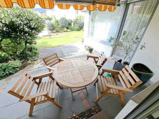 Großzügige 4,5 Zimmerwohnung mit großem Garten und Terrasse im Zweifamilienhaus