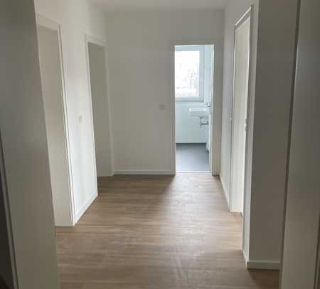 Wunderschön sanierte 2.Z.-Wohnung mit gr. Wohnküche + Balkon