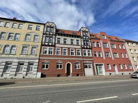 Gut geschnittene 4-Raum -Wohnung mit Balkon im Erdgeschoss