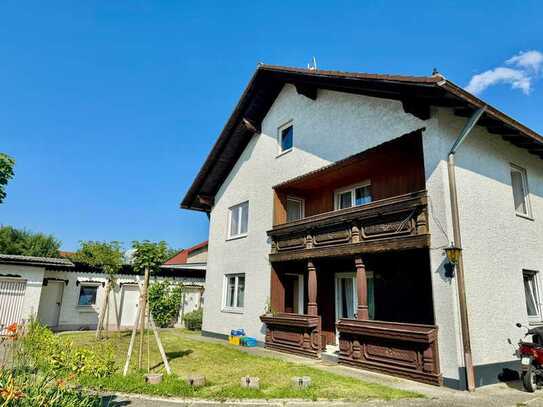 Solides Zweifamilienhaus in zentraler Lage