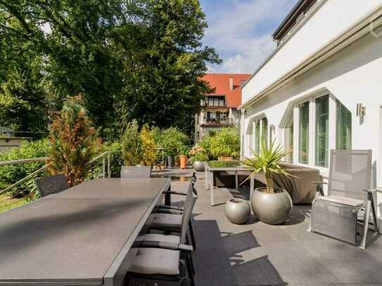 Exklusive, geräumige und möblierte 2,5-Zimmer-Terrassenwohnung mit EBK am Botanischen Garten