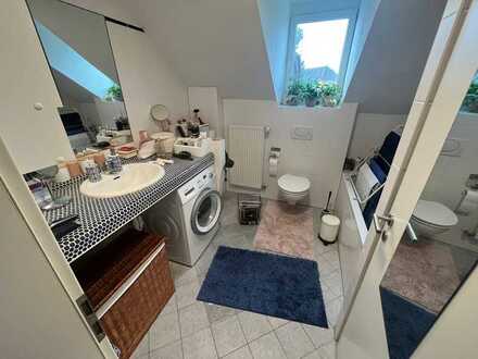 Exklusive 2-Zimmer-Dachgeschosswohnung mit Balkon und EBK in Darmstadt