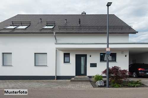 Neuwertiges Einfamilienhaus mit Garage