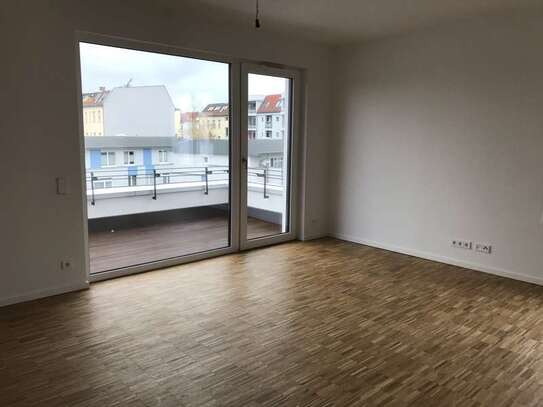 Neuwertige 3-Raum-Terrassenwohnung mit Aufzug und EBK in Berlin Lichtenberg