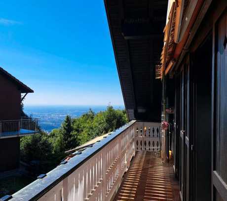 Exklusive 1-Raum-DG-Wohnung mit Balkon in Sasbachwalden