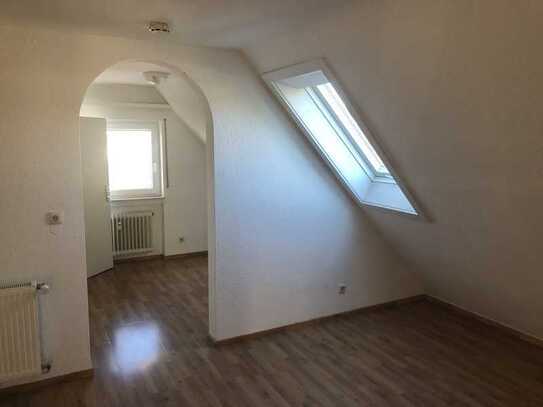 Modernisierte Wohnung mit drei Zimmern und EBK in Dornstetten