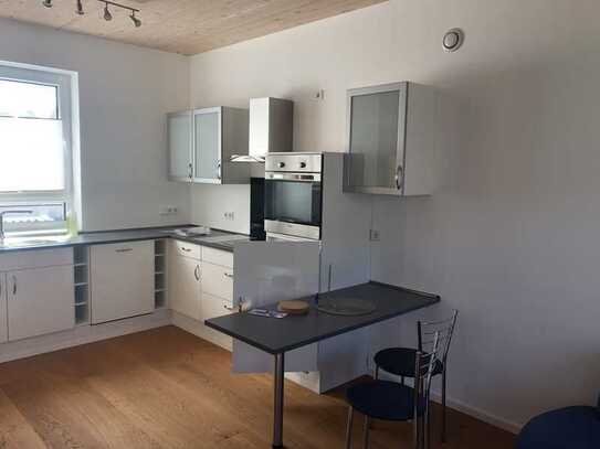 Komplett möblierte moderne Apartment-Wohnung