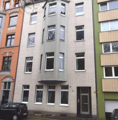 Zentrale Altbauwohnung mit Wintergarten an der Nordstraße