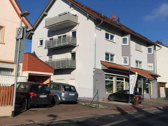 3 Zimmer DG Whg mit Balkon