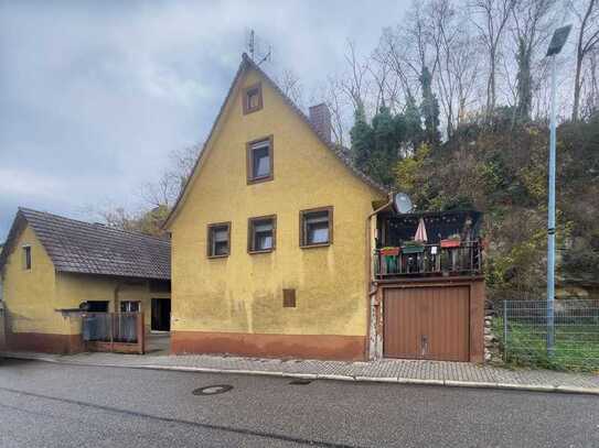 Einfamilienhaus in Hanglage mit Potenzial