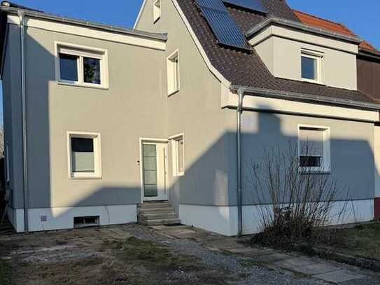 kernsanierte DHH mit Anbau in sehr guter Lage