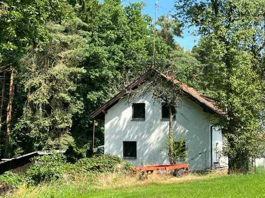 Preiswertes 4-Zimmer-Einfamilienhaus in Cham, Sanierungsbedürftig