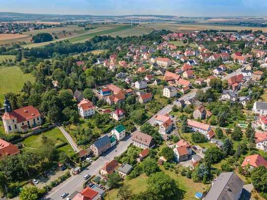 Potential auf 5,2 % Rendite - Balkonwohnung, EBK, Stellplatz und treuer Mieterin