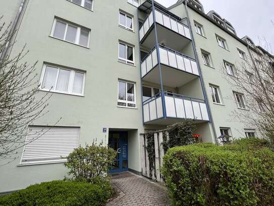 Helle gepflegte kleine Wohnung mit Westbalkon