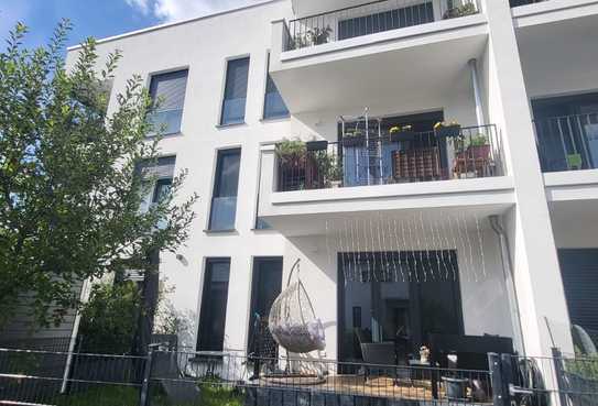 Helle moderne 2-Zimmer-Wohnung mit Terrasse