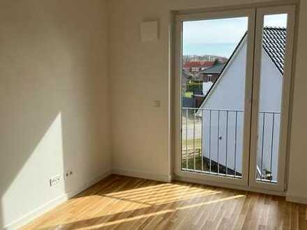 Moderne Neubauwohnung mit Balkon und Außenstellplatz - Erstbezug -