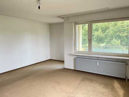 Zum Selbstbezug oder als Anlage - Großzügige 3- Zimmerwohnung mit Loggia