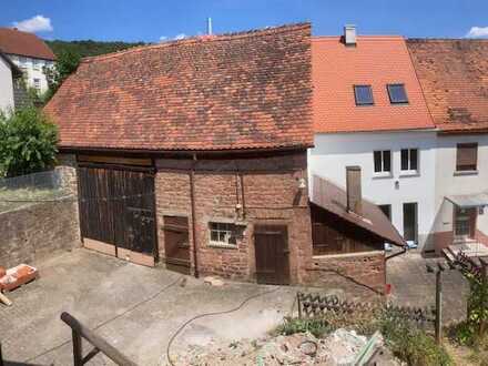 Bauernhaus mit Flair, umfangreich saniert, mit Scheune und zwei Nebengebäuden
