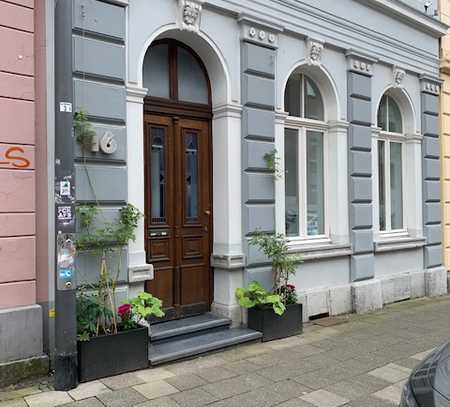 Schönes Apartment vollmöbliert in hochwertigem Design in Aachener 3-Fensterhaus