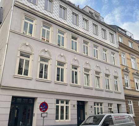 Exklusive, modernisierte 3-Raum-Maisonette-Wohnung mit geh. Innenausstattung mit Balkon und EBK