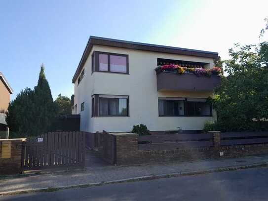 Hübsches Wohnhaus mit Leerstand, Außenpool und Garage