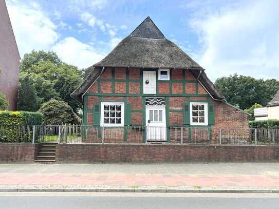 PURNHAGEN-IMMOBILIEN - Bremen-Rönnebeck, charm. Reetdachhaus mit sep. Werkstatt in zentraler Lage