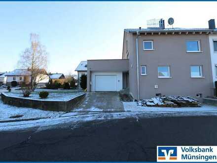 Kernsanierte Doppelhaushälfte mit Dachterrasse und Garage im Wohngebiet von Auingen!