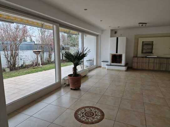Bungalow mit Einliegerwohnung, barrierefrei, Einfamilienhaus \ Wohnen und arbeiten unter einem Dach