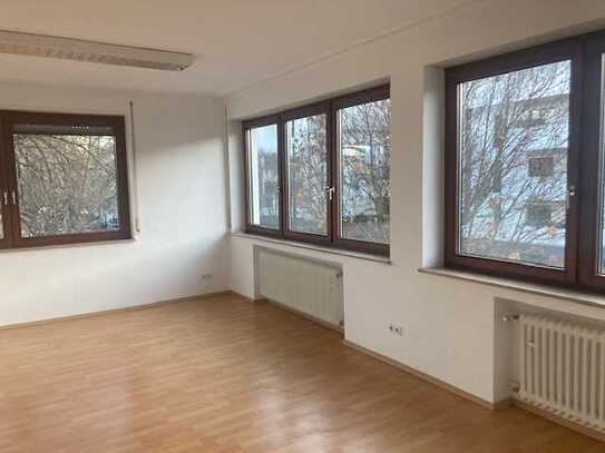 100 m² Gewerbe * Ideal als Büro oder Praxis!!