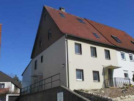 Helle und attraktive Haushälfte in schöner Aussichtslage von Aalen-Unterkochen