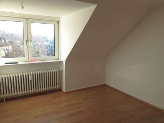 Helle Dachgeschoßwohnung im Südostviertel