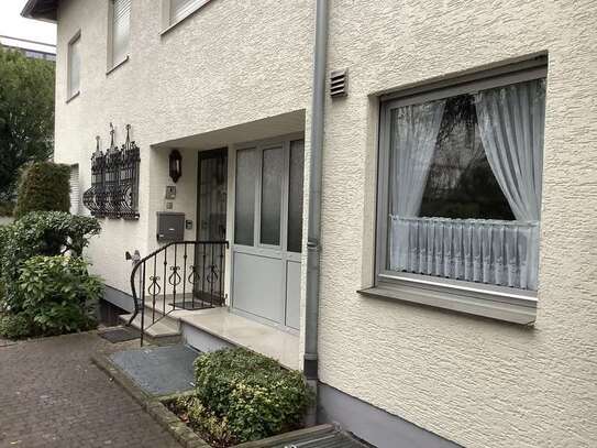 Exklusive, modernisierte 4,5-Zimmer-Erdgeschosswohnung mit Balkon in Darmstadt