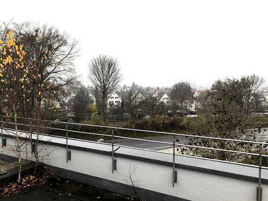 Exklusive, gepflegte 2-Zimmer-DG-Wohnung mit Balkon und Einbauküche in Ulm