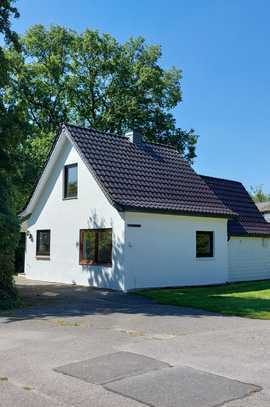 Preiswertes 2-Zimmer-Einfamilienhaus mit EBK in Löptin