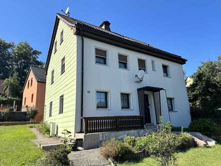 Gepflegtes Anwesen mit vielen Nutzungsmöglichkeiten - inkl. Garage, Nebengebäude & Brunnen!
